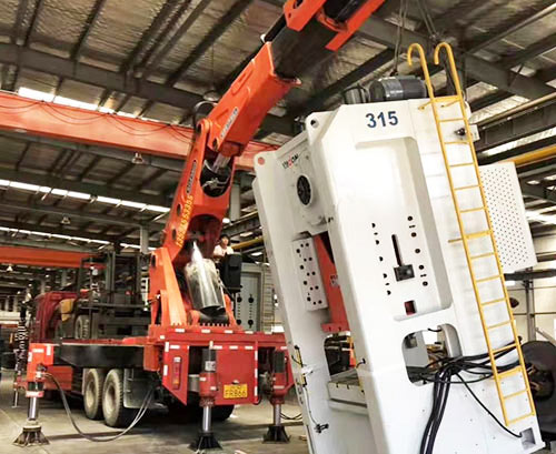 叉河镇附近随车吊出租，轻松解决运输难题