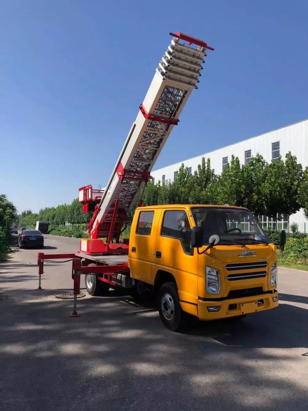 叉河镇附近的云梯车出租服务：轻松解决高空作业需求